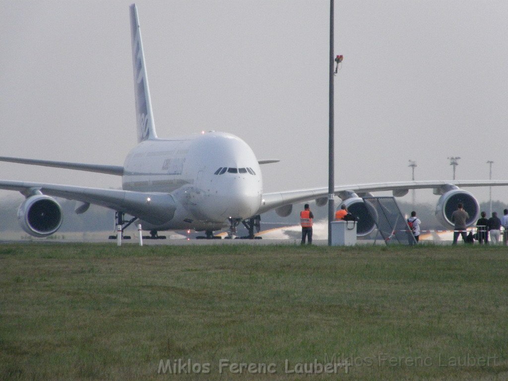 Warten auf den Airbus 380 Koeln Bonn P326.JPG